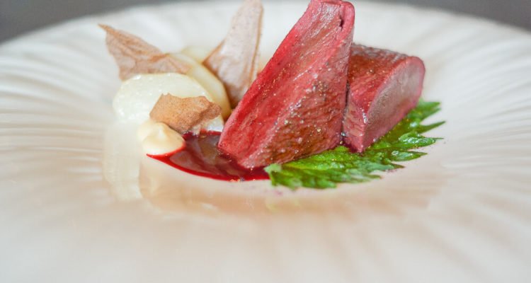 Restaurant Gastronomique l'Ours - Rehfilet auf den Punkt