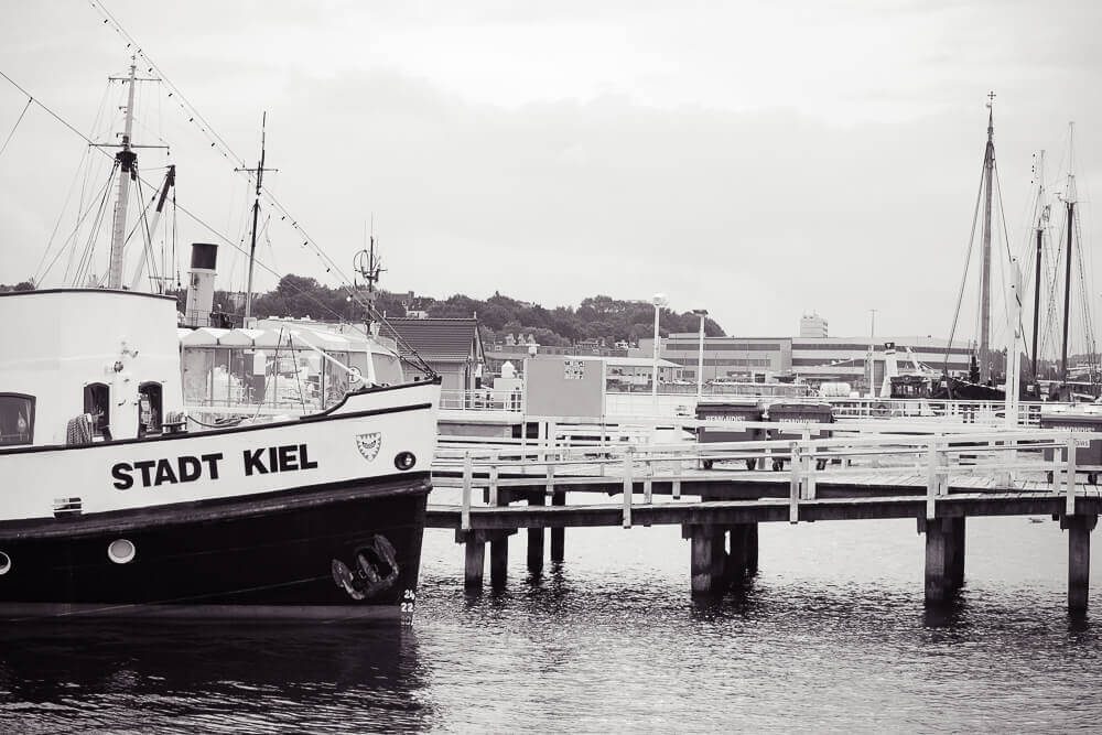 MS Europa 2 - Im Hafen in Kiel zur Einschiffung