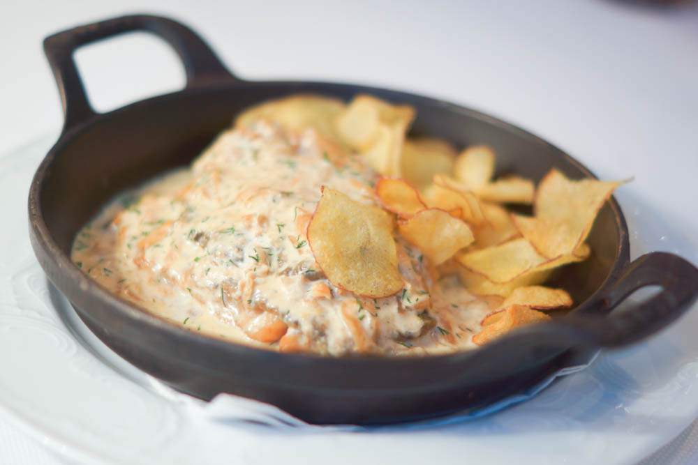 Grand-Café Dr. Zhivago - Karausche mit Pilzen, Kartoffen in Sour Cream