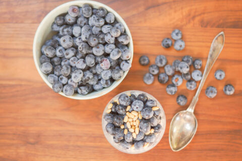 Rezept - Chiapudding mit Blaubeeren und Pinienkernen -4