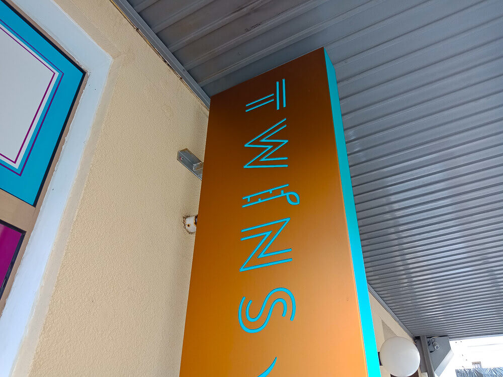 Twins Garden Restaurant Moskau - Eingangschild