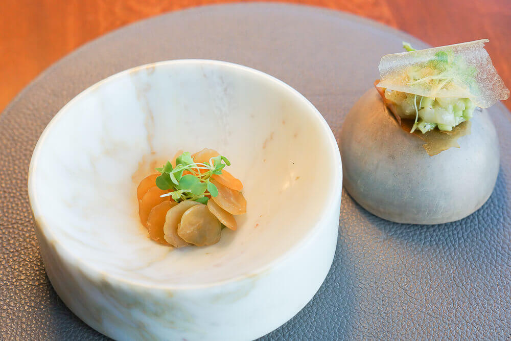 Twins Garden Restaurant Moskau - fermentierte Jakobsmuschel mit Feijoa