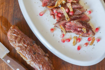 Bavette Steak mit Knoblauch und Granatapfelkernen