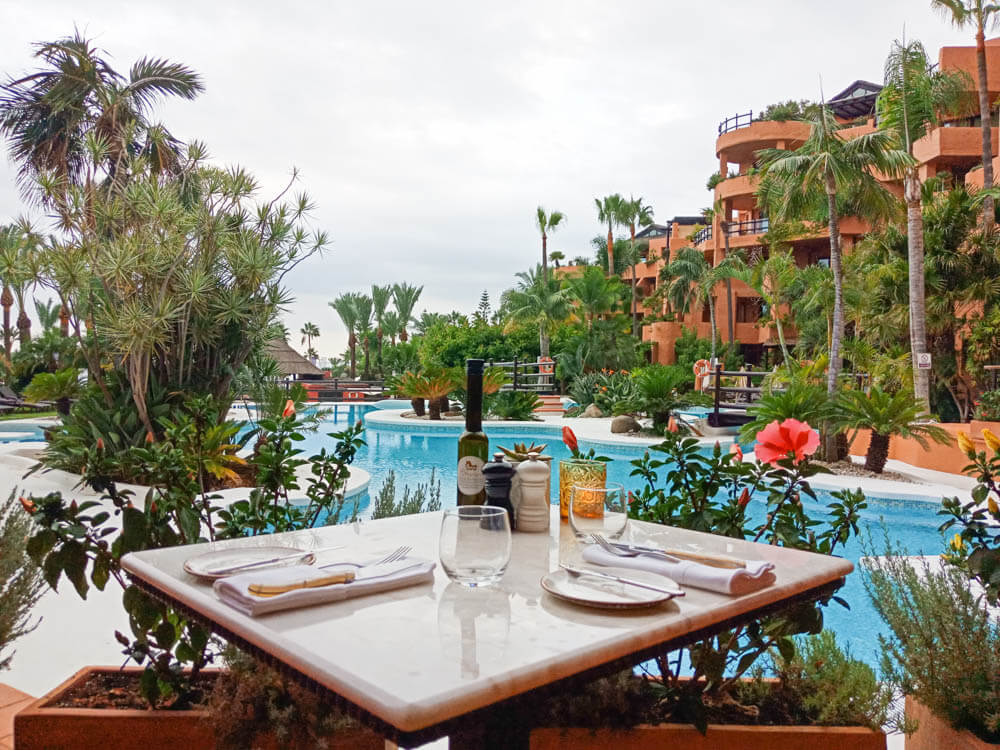 Kempinski Hotel Bahia - Frühstück am Pool