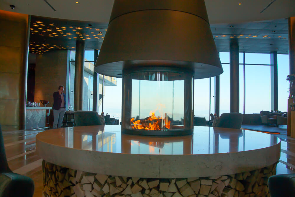 Bürgenstock Hotel - Kamin in der Lobby