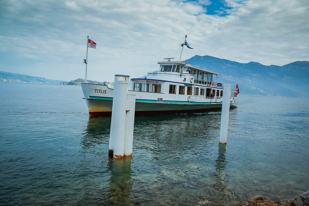 Bürgenstock Hotel - Schiff auf dem Vierwaldstättersee