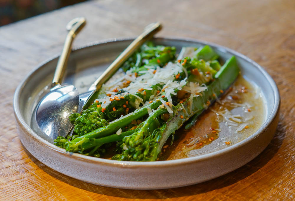 Broccolini mit Parmesan, Sesam und Teriyaki-Sauce - Gesunde Gemüseküche 1
