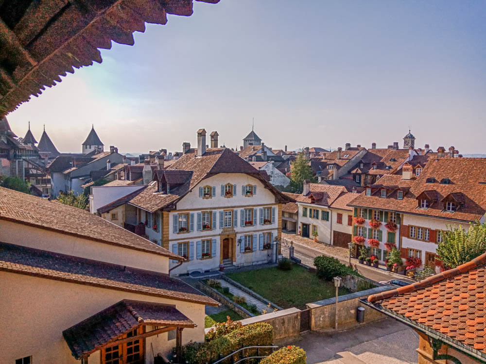 Auf der Stadtmauer von Murten
