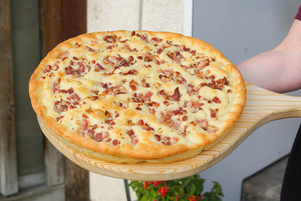 Vully-Kuchen mit Speck