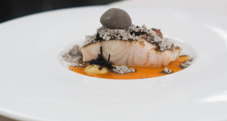 Zweiter Gang - Sang-Hoon Degeimbre - Pikeperch under Ashes, eggplant, licorice, sea weed