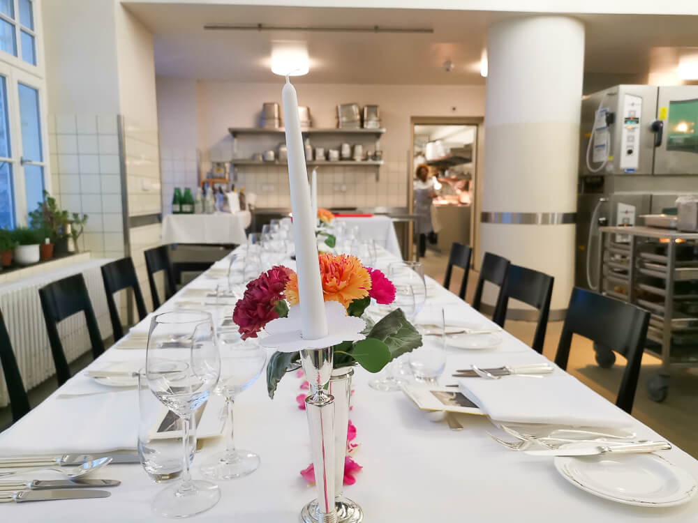 Waldhaus Sils Chefs Table - Der Tisch in der Küche