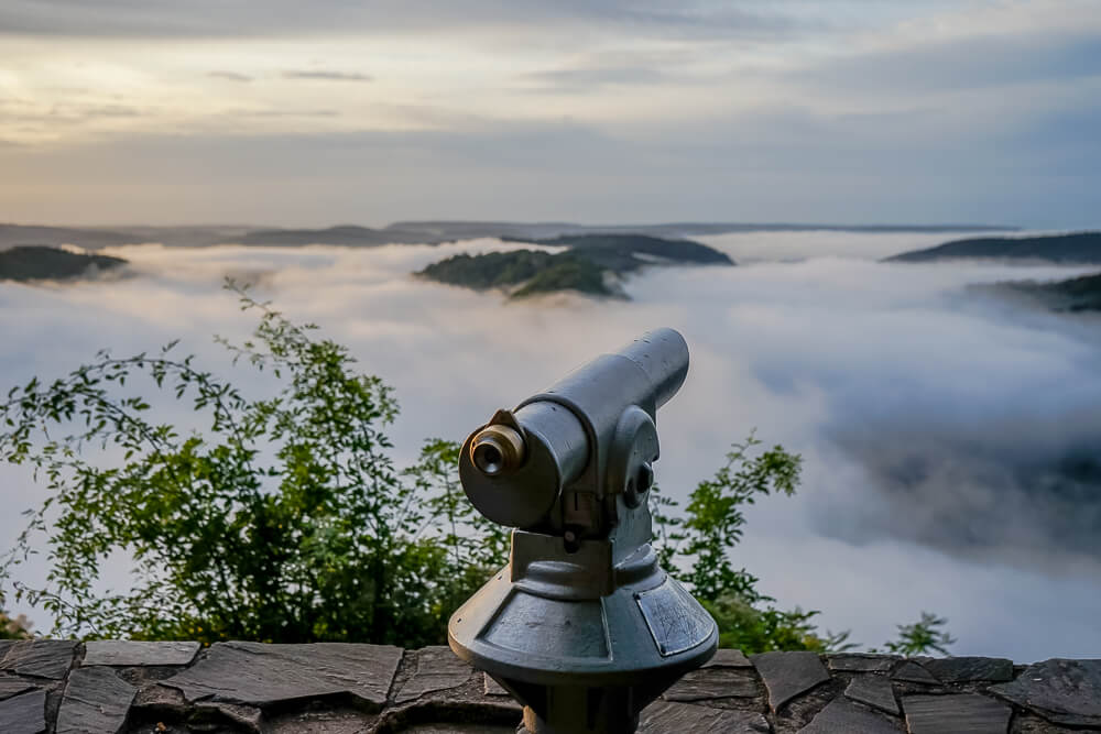 Die Saarschleife im magischen Morgenlicht mit nebel