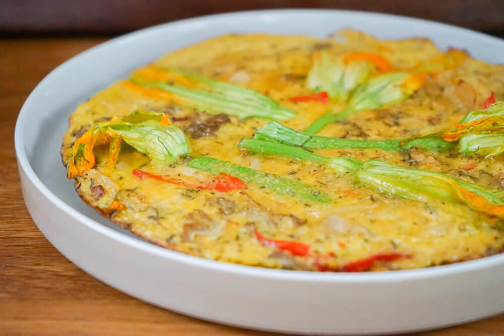 Omelette mit Zucchiniblüten und Fette Henne