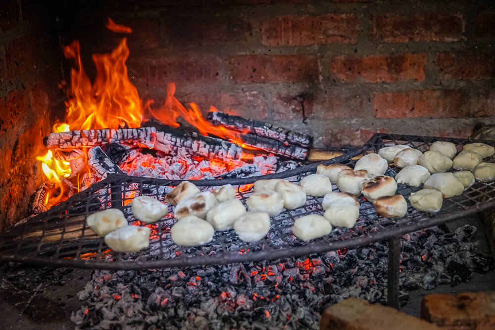 Braai - typisch Südafrika hier werden Brötchen gebacken