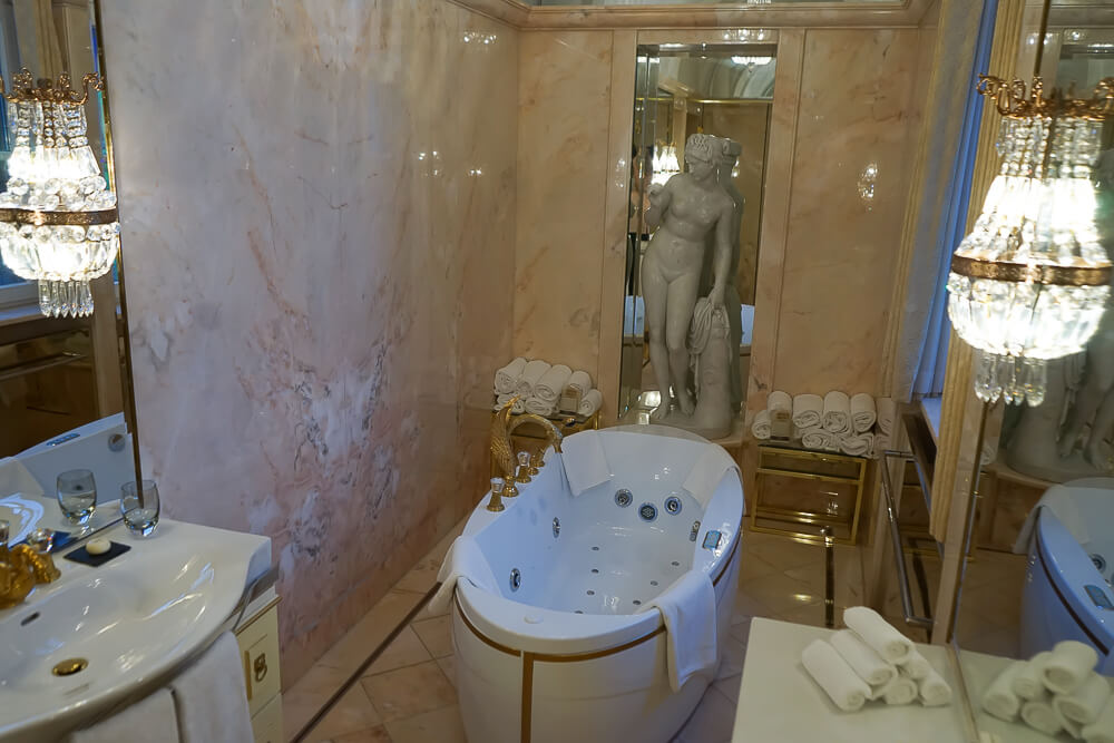 Derag Livinghotel De Medici - Fürstensuite Badezimmer