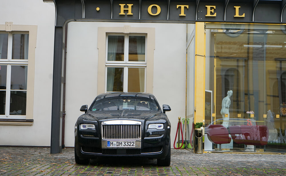 Derag Livinghotel De Medici - luxuriöser Fahrservice