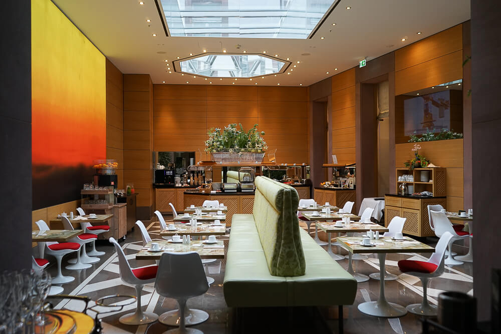 Derag Livinghotel De Medici - modernes Frühstücks Restaurant