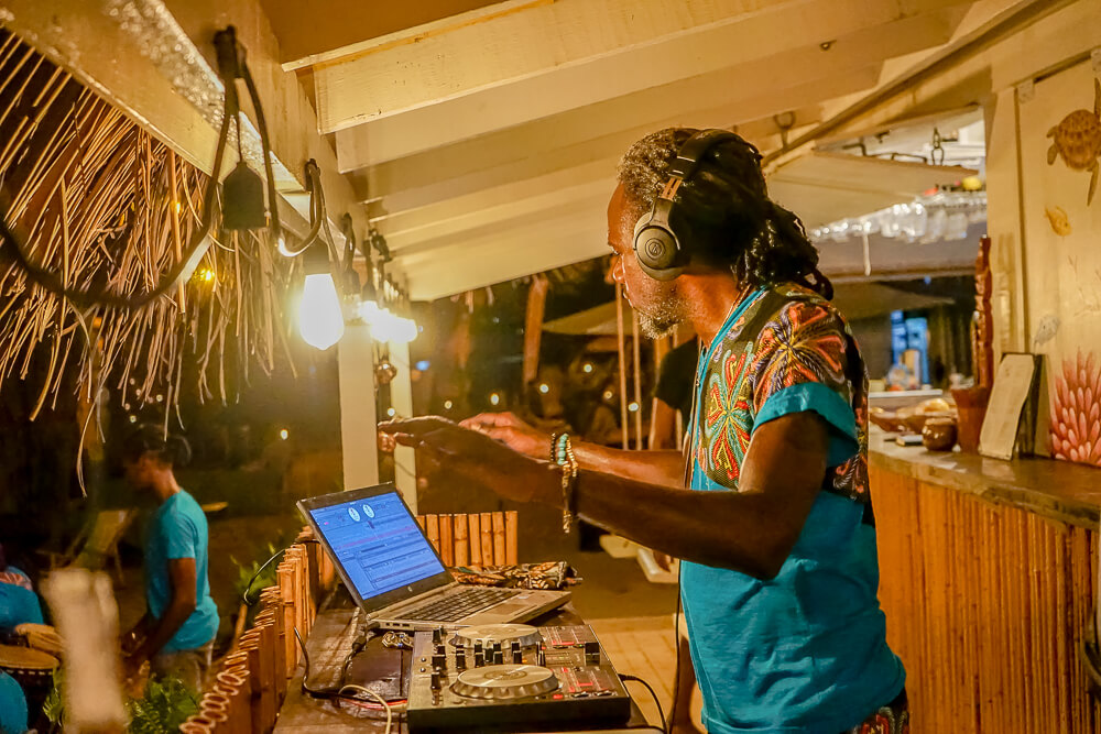 La Cabane, Barbados - DJ bei der Arbeit