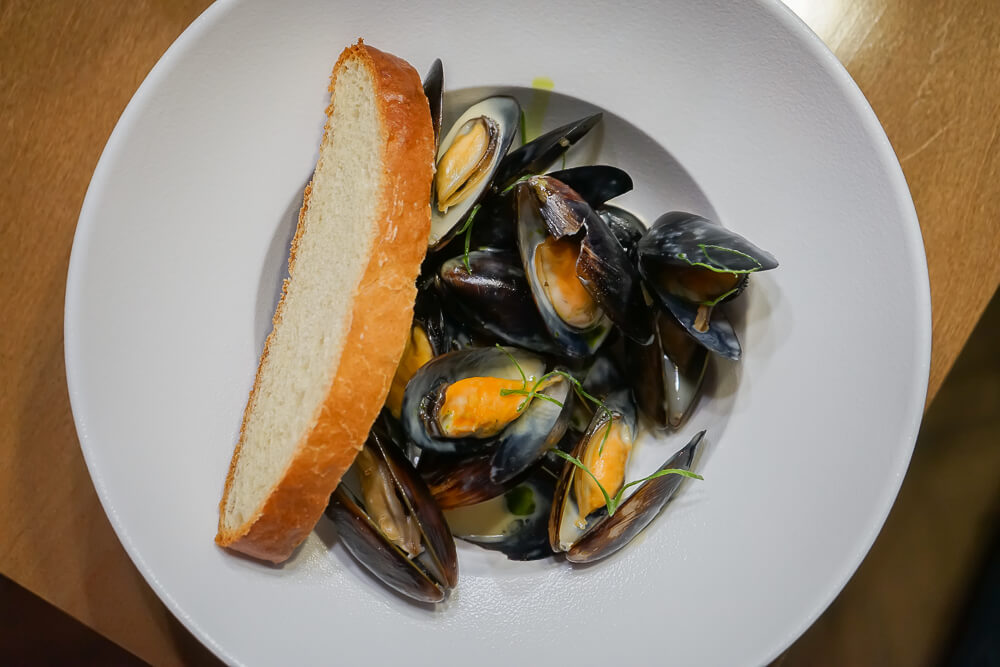Po tihomu Gastrobar, Sochi - Muscheln in Weißwein