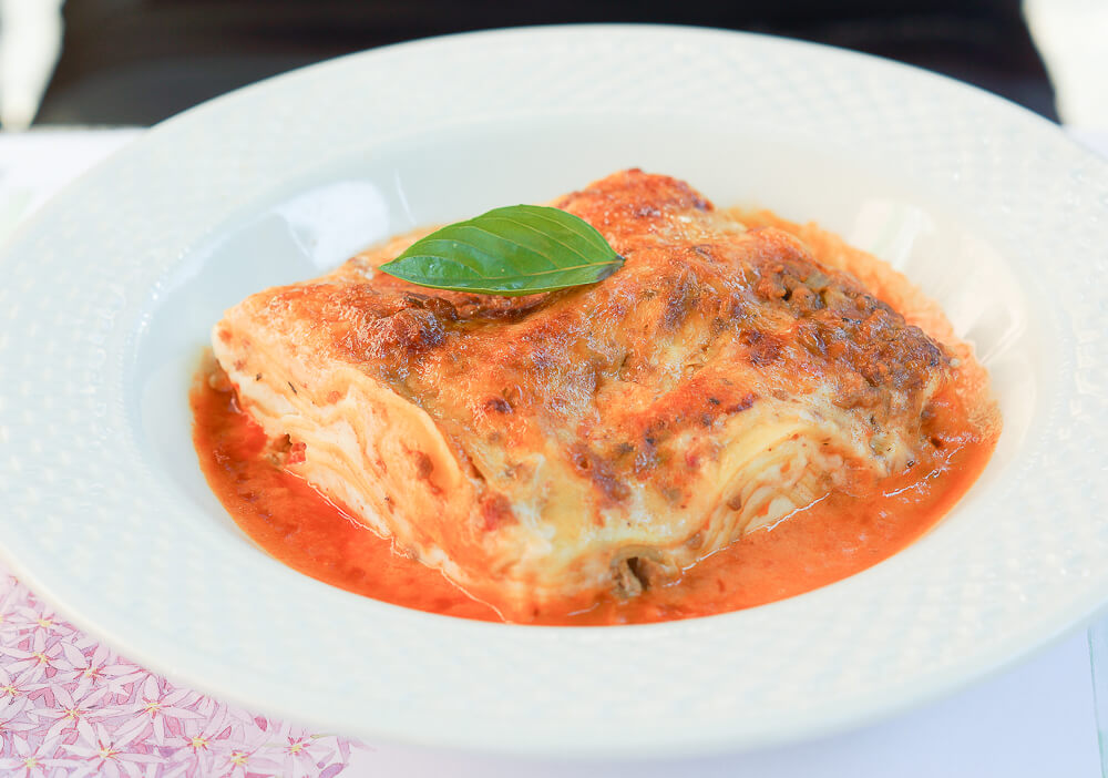 Lasagne Bolognese - schön heiß servierte Lasagne