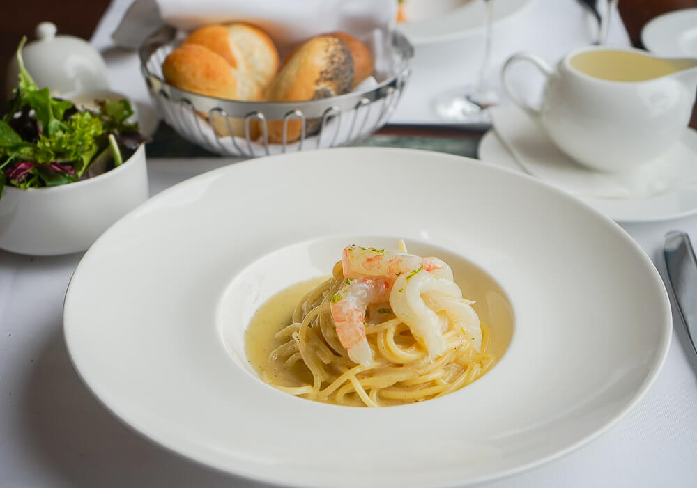 Carlton Hotel St. Moritz - Sonnenterrasse Lunch - Tonnarelli, Cacio e Pepe, Scampi, Grüne Zitrone