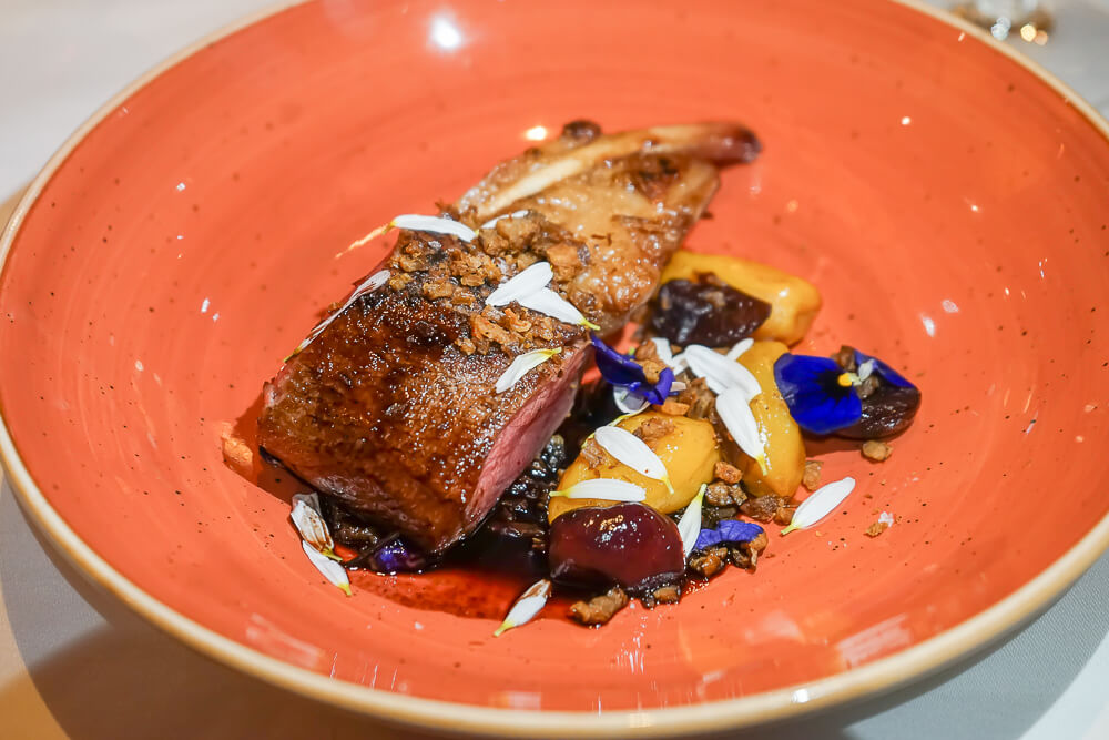 Kamilla Seidler, St. Moritz Gourmet Festival, Waldhaus Sils - Lamm mit Kartoffel, Kirsche, Tomate