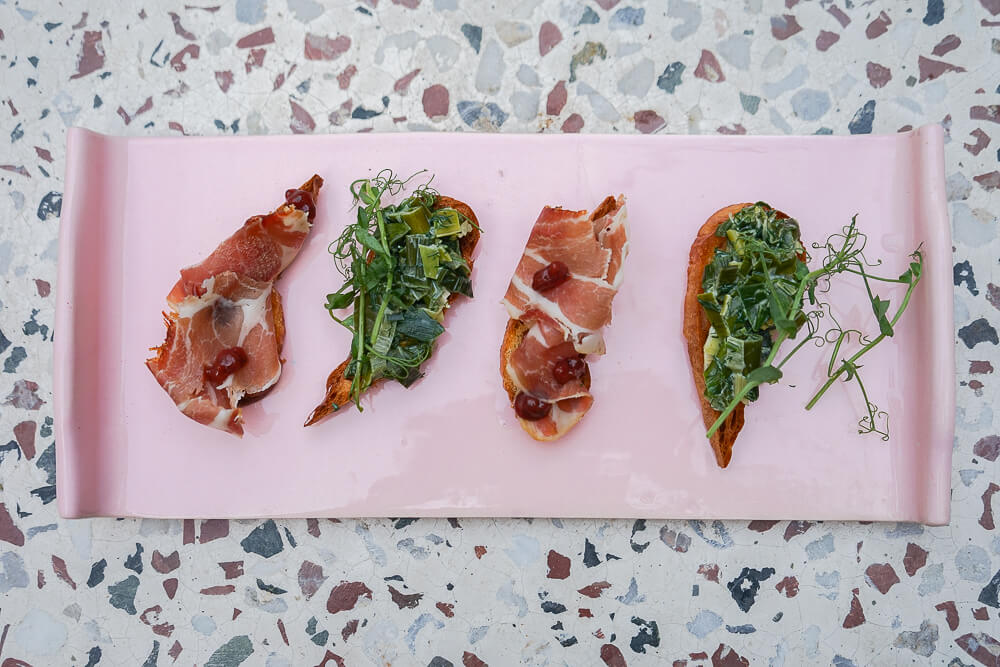 g.Vino Hotel & Restaurant Tiflis - Appetizer Happen mit Schinken