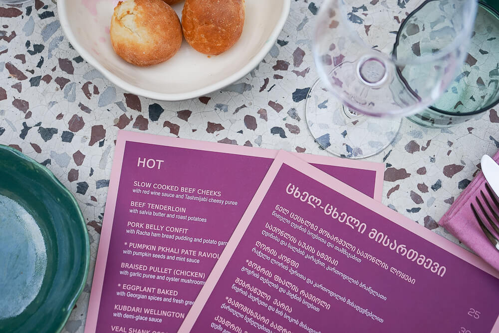 g.Vino Hotel & Restaurant Tiflis - na wer kann es lesen
