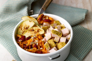 Karotten-Apfel-Salat mit Miso-Apfel-Senf-Dressing