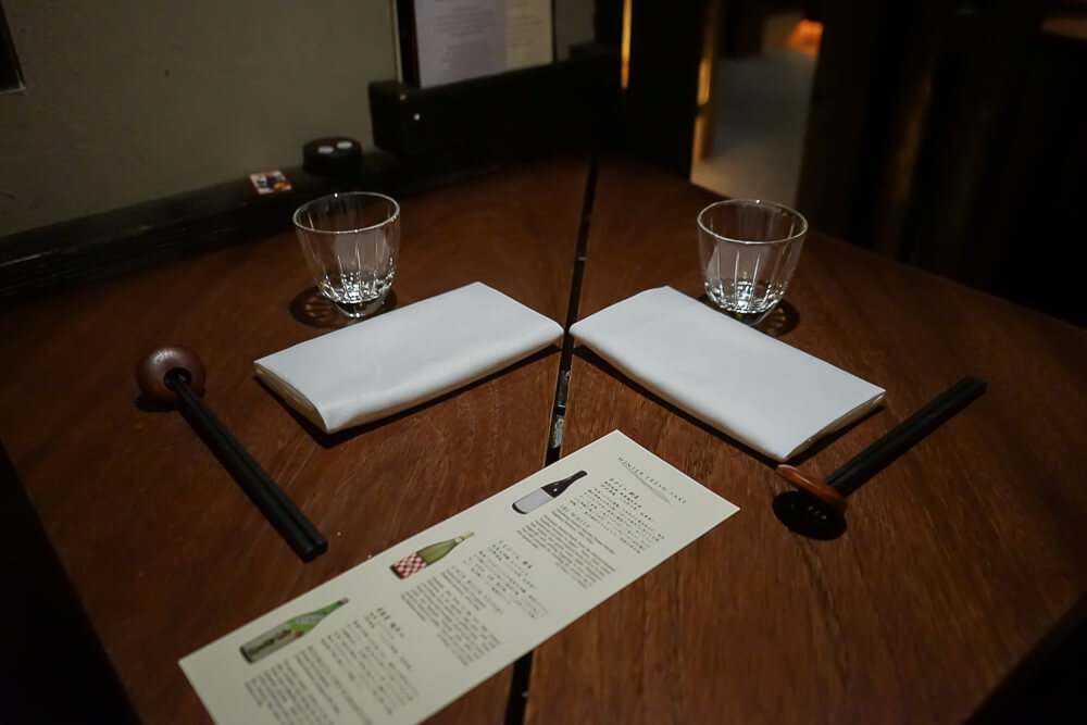 Zenkichi Restaurant Berlin - Gedeck und Sake Empfehlung