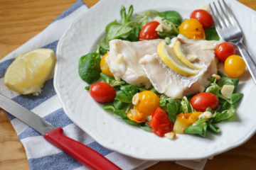 Gedünsteter Kabeljau mit karamellisierten Tomaten & Feldsalat