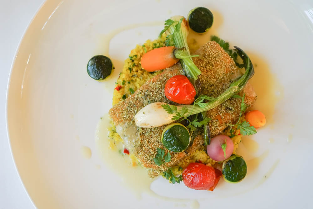 Restaurant Holzapfel - Lachs in Kruste mit Gemüse