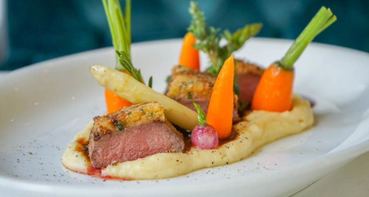 Restaurant Holzapfel - Lammsattel, Petersilienmousse, Karotte