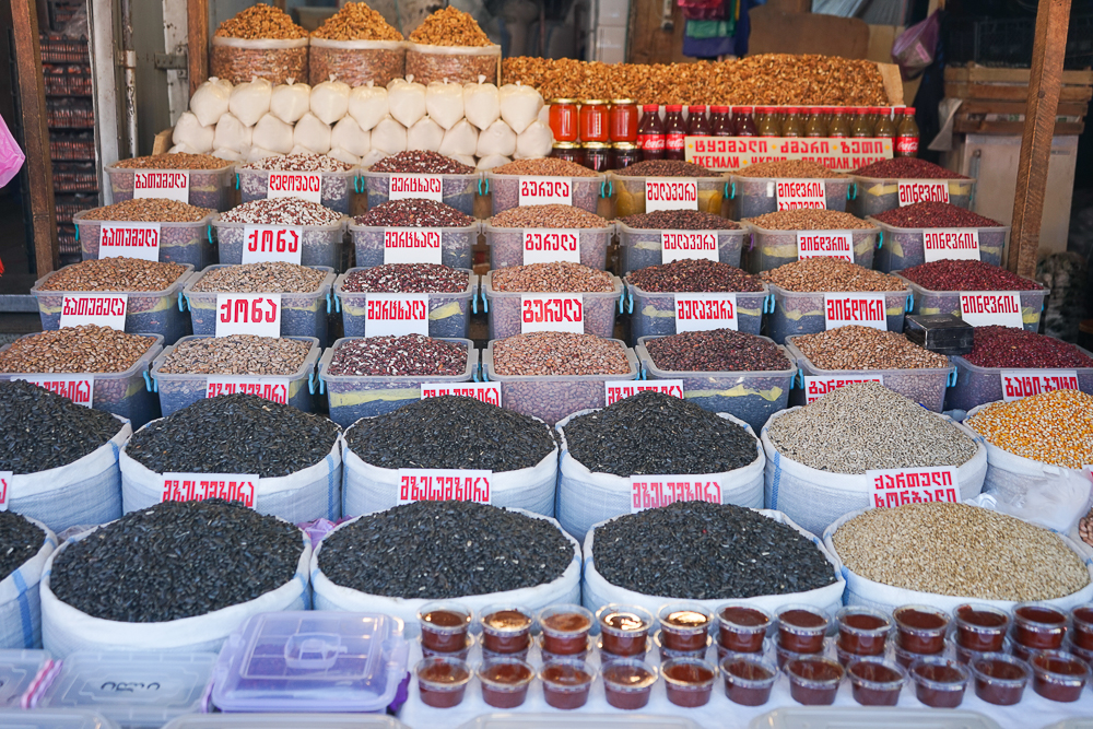Dezerter Bazaar Tsibili, Georgien - Auswahl an Hülsenfrüchten