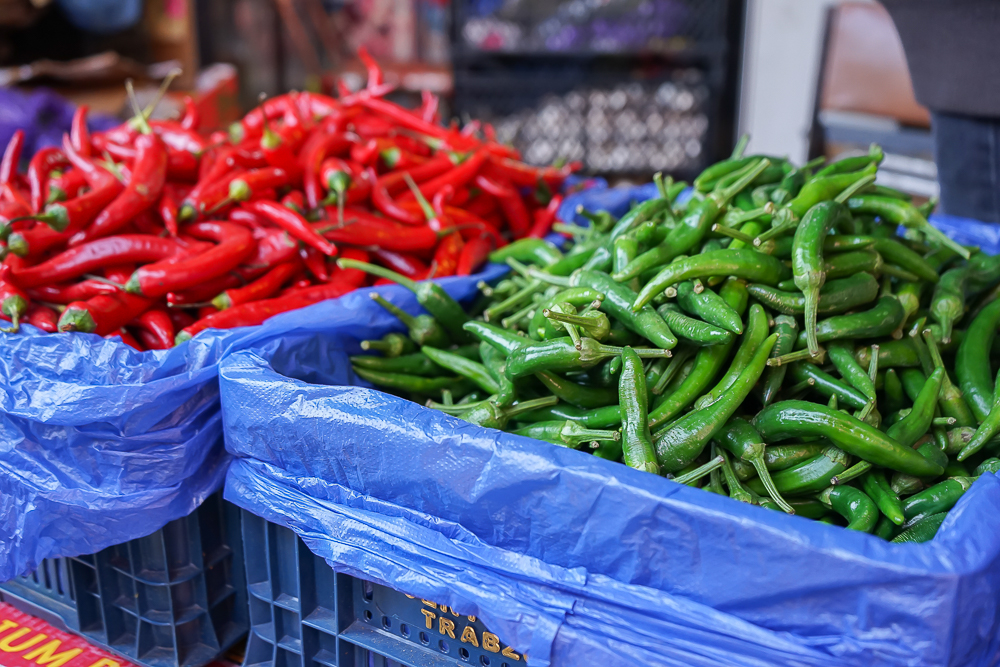 Dezerter Bazaar Tsibili, Georgien - Chili gefällig?