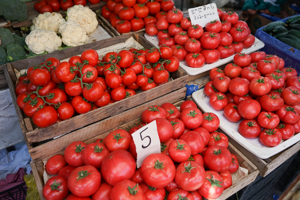 Dezerter Bazaar Tsibili, Georgien - Tomaten in der Saison
