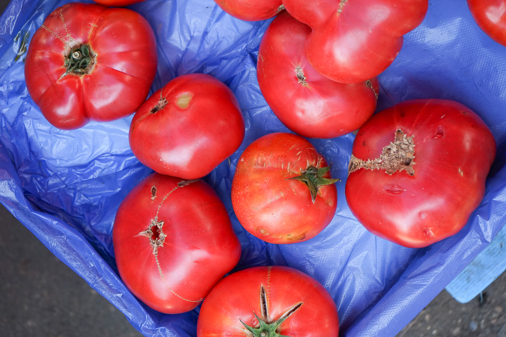 Dezerter Bazaar Tsibili, Georgien - saftige Tomaten