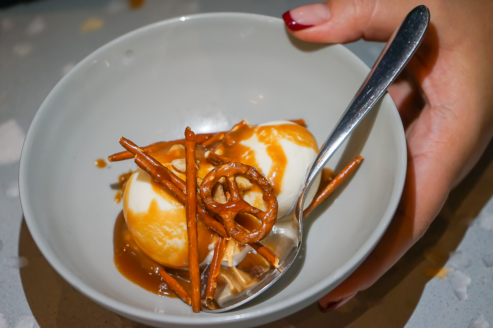Estelle Dining Berlin - Milcheis, Dulce de Lechs, Bretzeln, Erdnuss Soße