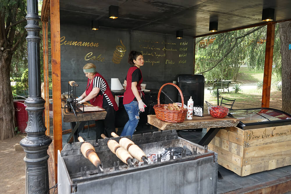 New Wine Festival in Tbilisi - Stände mit bestem Essen