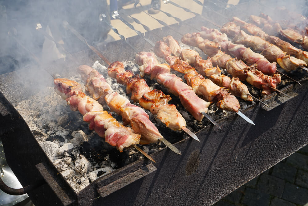 New Wine Festival in Tbilisi - beste Schaschlik Spieße