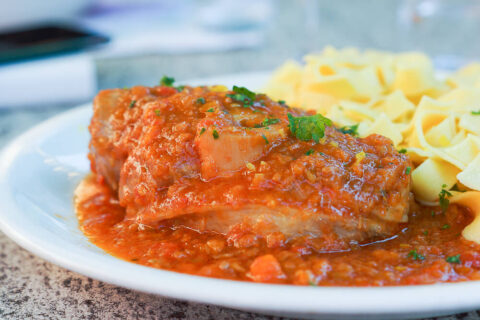 Ossobuco mit Tagliatelle - klassisches Rezept