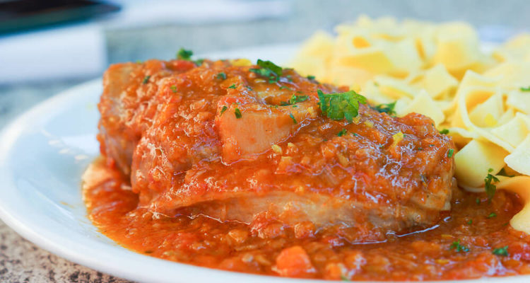 Ossobuco mit Tagliatelle - klassisches Rezept