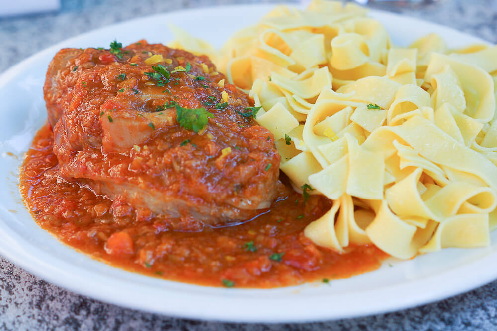 Ossobuco mit Tagliatelle - Italienischer Klassiker der immer wieder ...