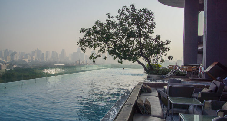 SO Sofitel Bangkok - Die Stadt erwacht, Blick vom Infinity Pool