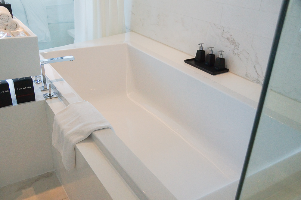 SO Sofitel Bangkok - riesige Badewanne