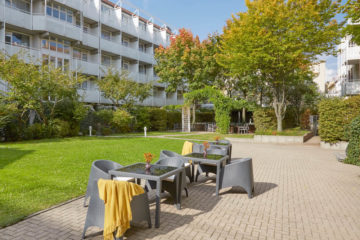 Living Hotel_Nürnberg_Innenhof Garten Laube_14-007_©Living Hotels