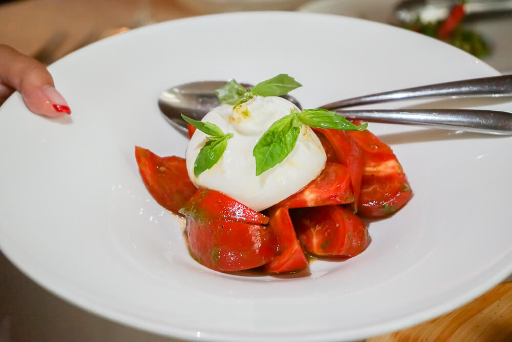 Mindal Café, St. Petersburg - Burrata, exzellente Qualität