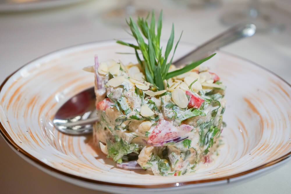Mindal Café, St. Petersburg - Salat mit Mandeln