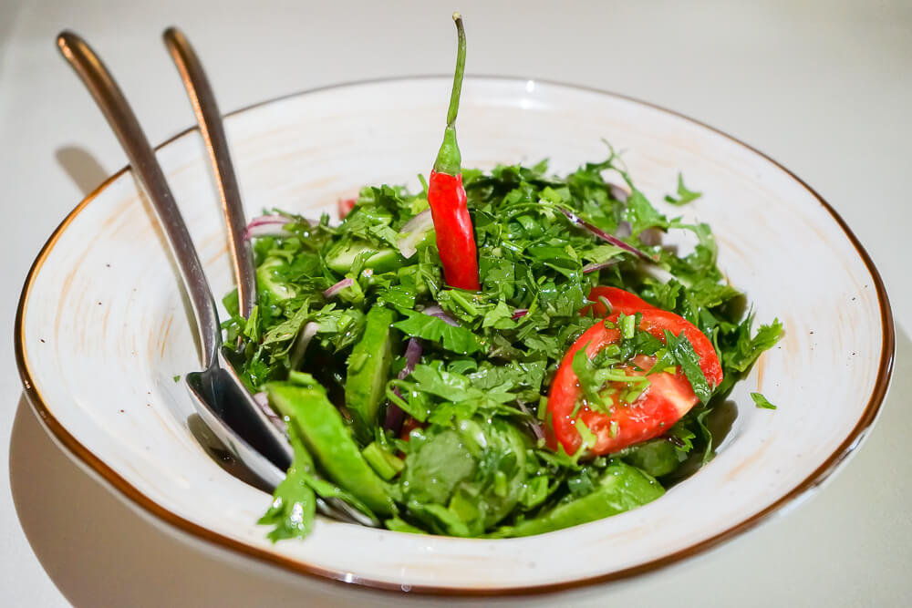 Mindal Café, St. Petersburg - scharfer georgischer Salat