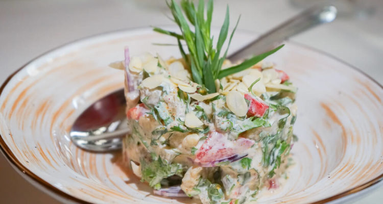 Mindal Café, St. Petersburg - Salat mit Mandeln